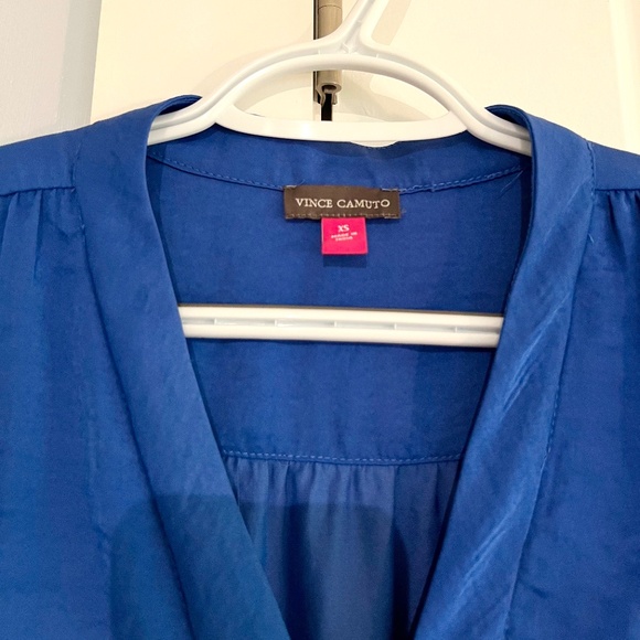 Vince Camuto Women's Women's V-Neck 3/4 Sleeve Rumple Blouse, cobalt/royal blue - Picture 3 of 6